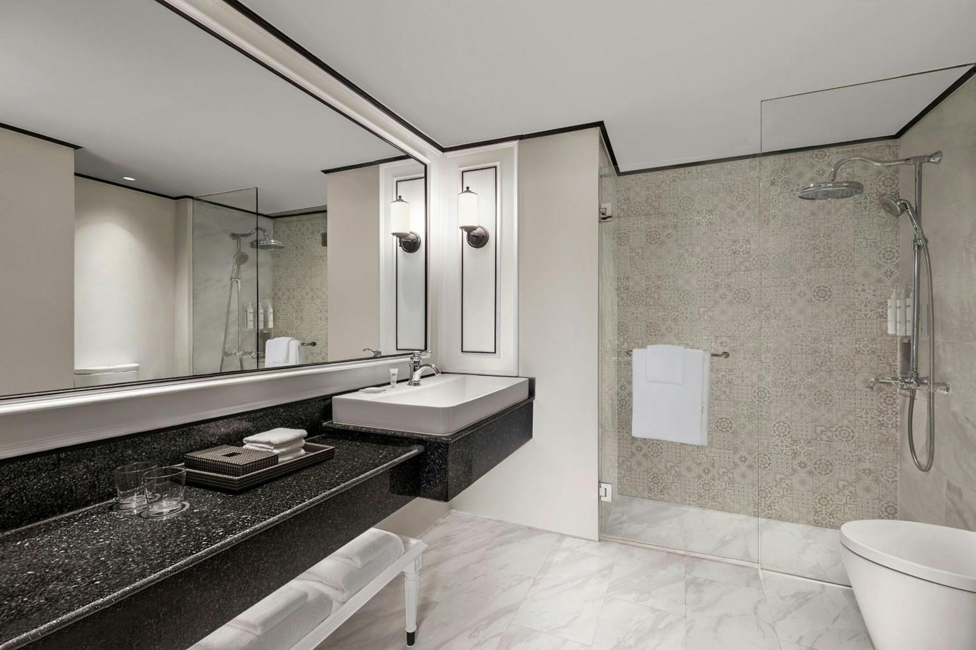 Courtyard By Marriott Phuket Town Hotel Exterior photo