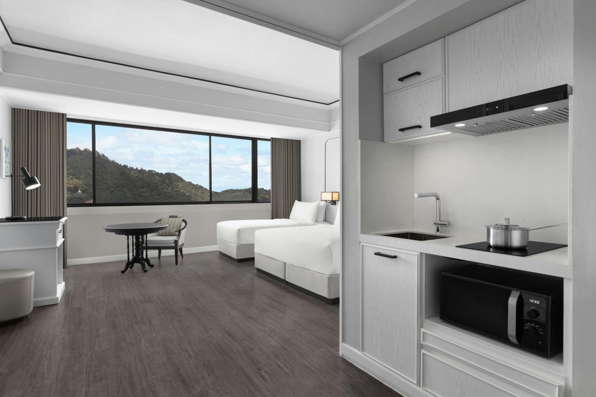 Courtyard By Marriott Phuket Town Hotel Exterior photo