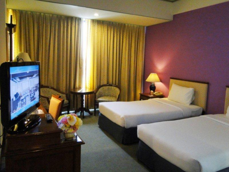 Courtyard By Marriott Phuket Town Hotel Exterior photo
